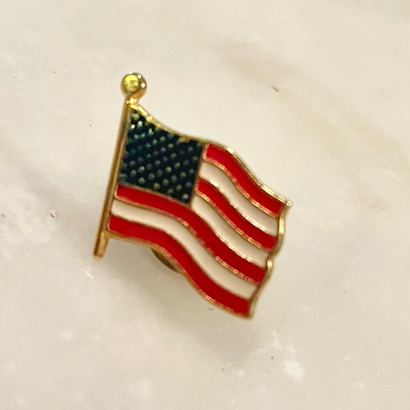 Vintage American Flag Pin - Picture 1 of 5